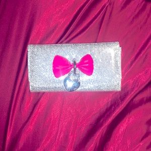 I am selling a cute little wallet 💓💗😘